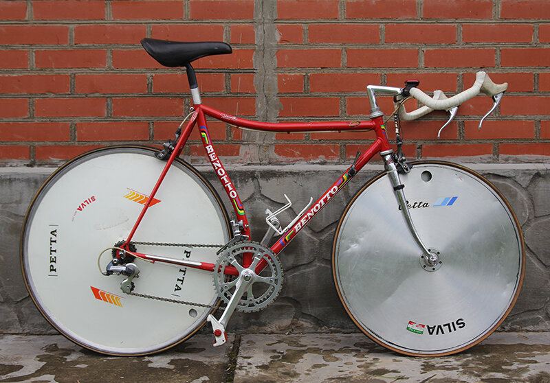 Велосипед для шоссейных гонок на время с раздельным стартом - Benotto Crono 1987 года. Из коллекции Веломузея Андрея Мятиева.