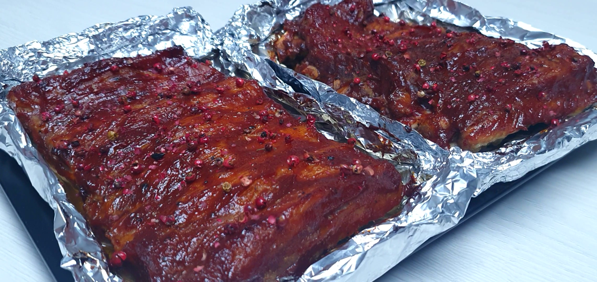 дали ребрышки. ребра свиные линиями. ребрышки барбекю. свиные ребра в соусе. острые свиные ребрышки карточный домик.