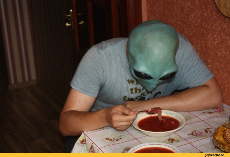 Может это не мы объедаемся? А может в нас кто-то вселился...