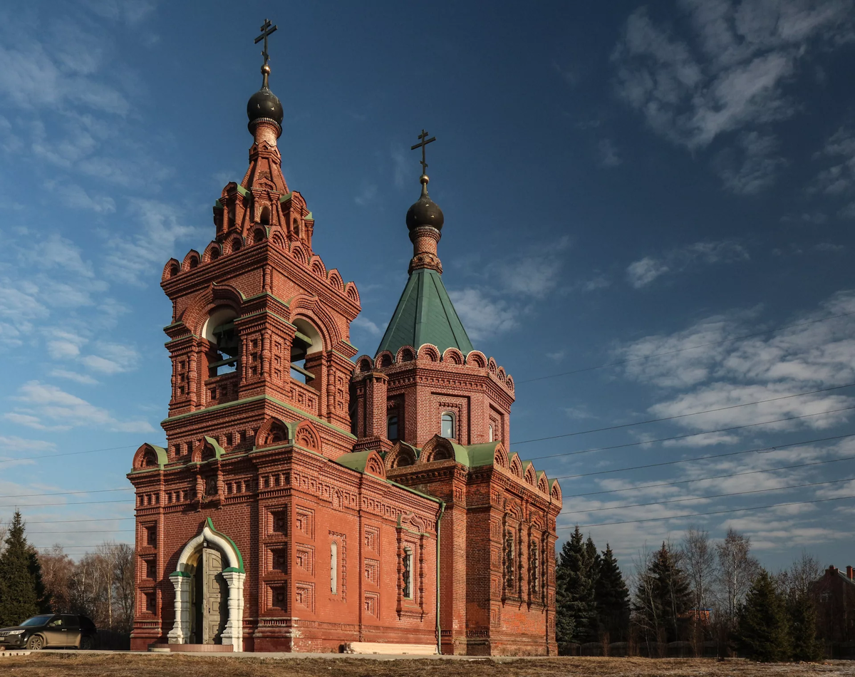 Храм архангела михаила на студёной горе города владимира. Курумоч. Руины кирпичной церкви в оренбургской области. Церковь из красного кирпича. Алексеевский ставропигиальный женский монастырь москва.