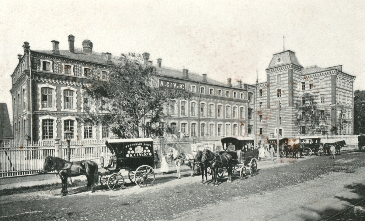 Здание фабрики в 1890-е 