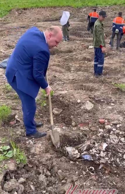 Мусор под слоем грунта. Источник: телеграм-канал "Изнанка Измайлово"