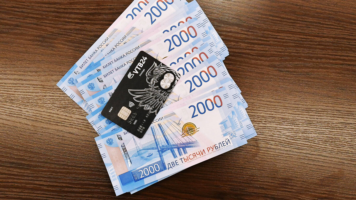    Новые купюры номиналом 2000 рублей© РИА Новости . Михаил Воскресенский