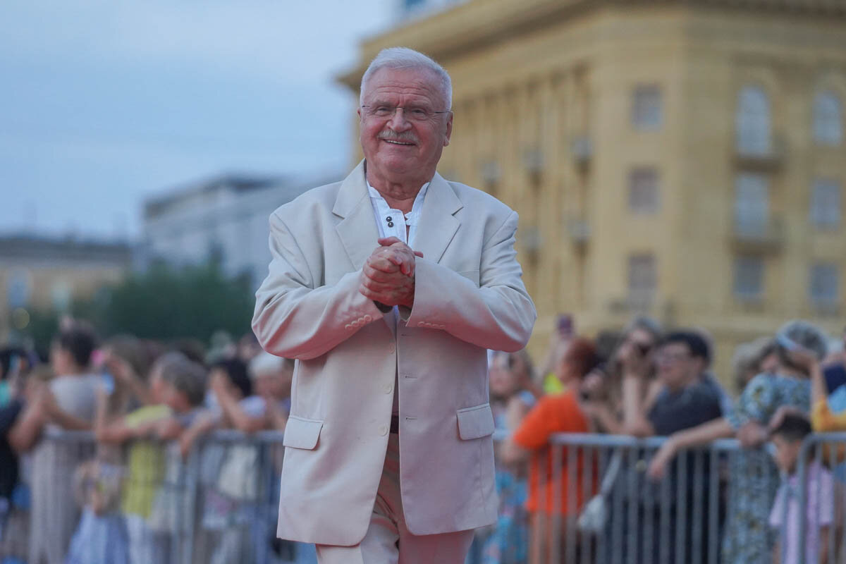 фестиваль волгоград. в понедельник на открытии фестиваля. кинофестиваль волгоград. открытие фестиваля яраткан монар. кинофестиваль послание к человеку 2023.