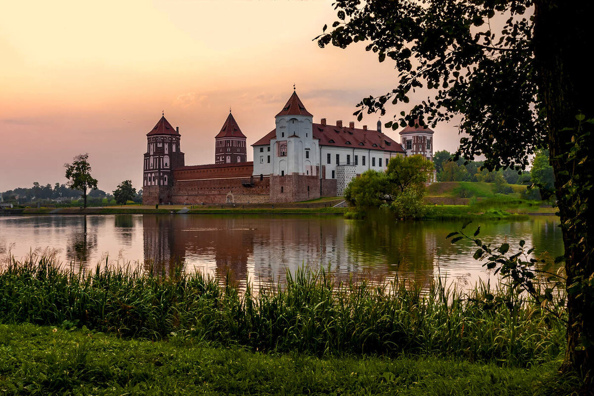 Мирский замок беларусь фото