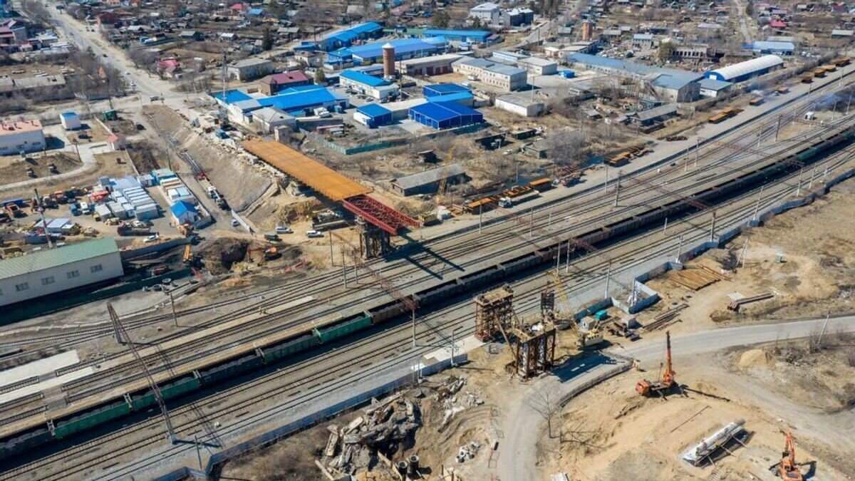    Строительство автодорожного путепровода через Транссиб в городе Свободный Амурской области вместо обрушившегося 9 октября 2018 года© Фото предоставлено правительством Амурской области