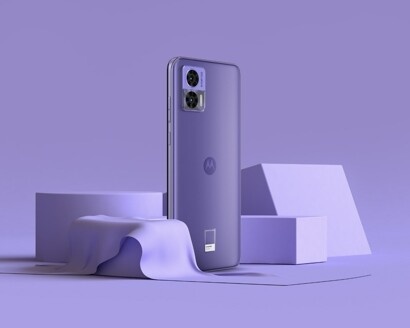    Edge 30 Neo в цвете Very Peri. Фото: Motorola