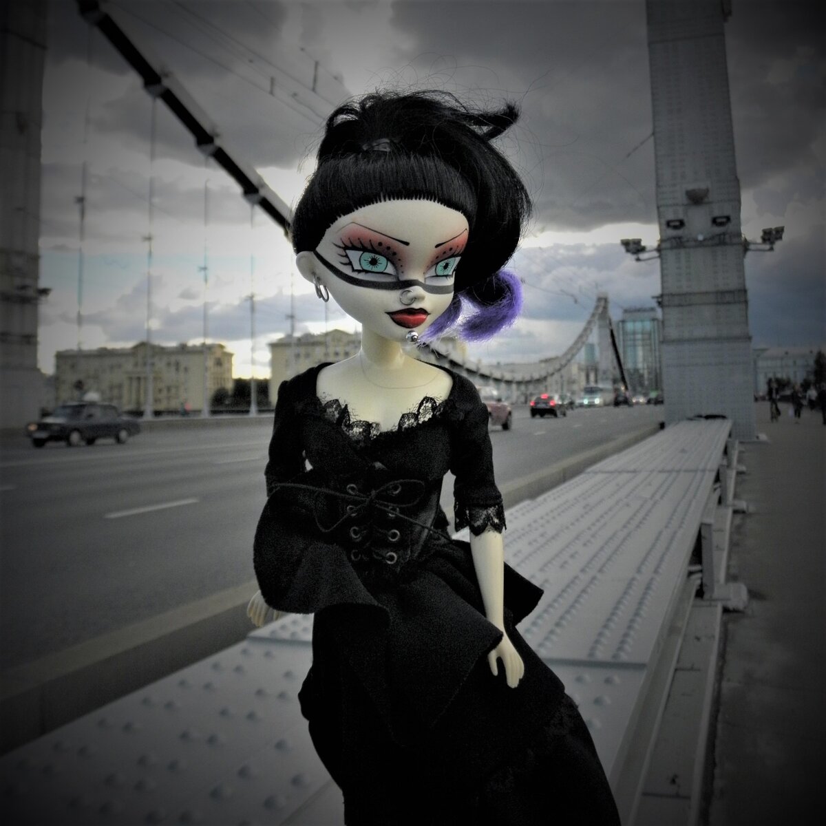 BeGoths Raven из моей коллекции на Крымском мосту в Москве.