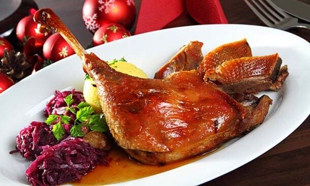 https://www.getlocally.net/viennese-st-martins-goose-dinner