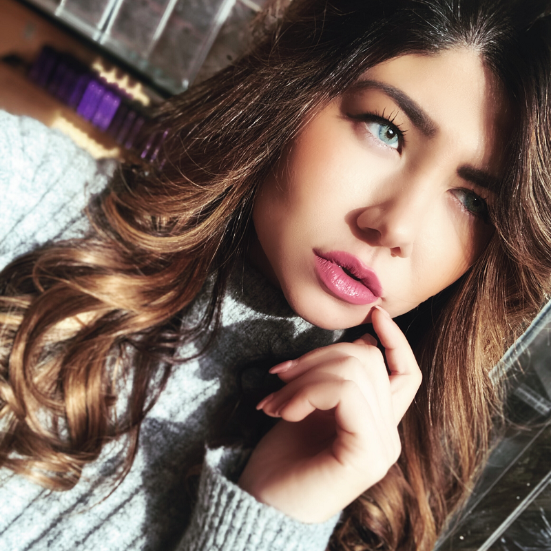 Украшение под свитер