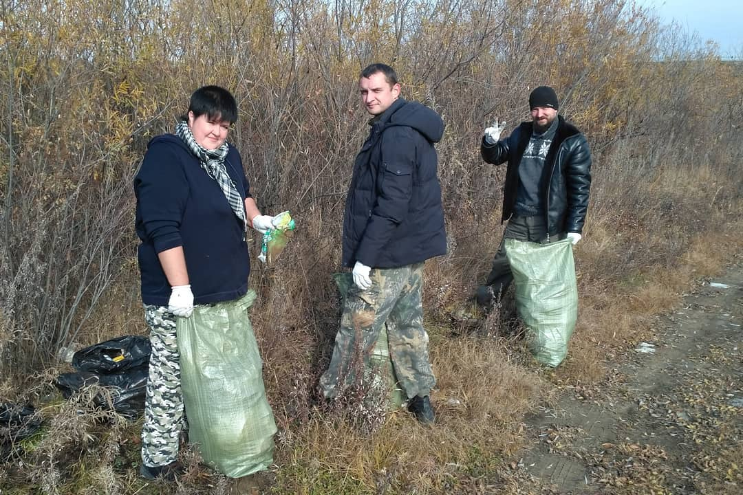 Амурские эко-волонтеры запустили флешмоб по очитске природных мест отдыха от мусора.  За добрые дела амурские активисты получат термос, термокружку, авоську, экосумку или экомешочки.