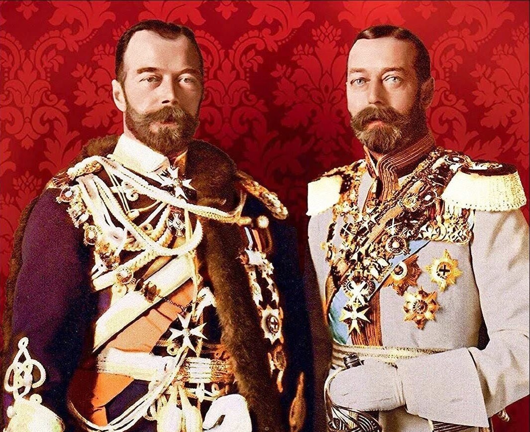 Российский император Николай II  (слева) и король Англии Георг V (справа).