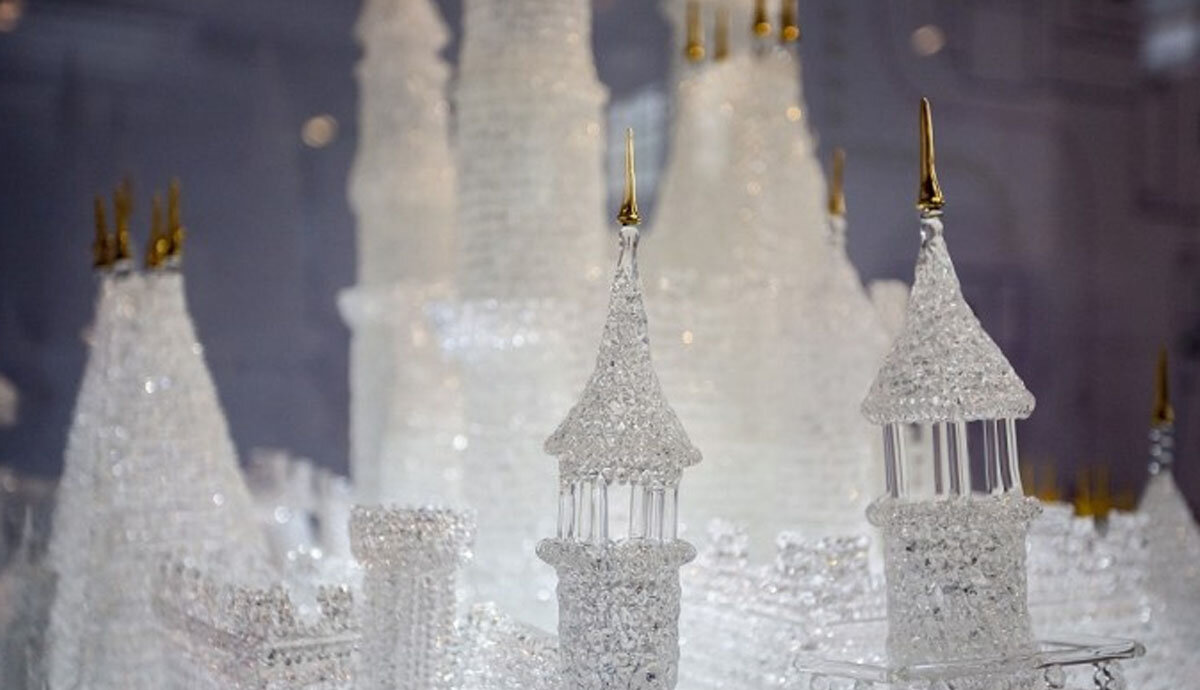 Самая большая в мире скульптура из выдувного стекла разбита вдребезги