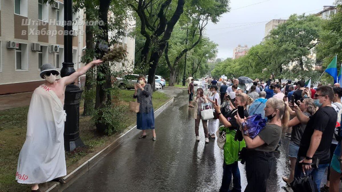 Фейковый Дегтярёв благословляет банным веником