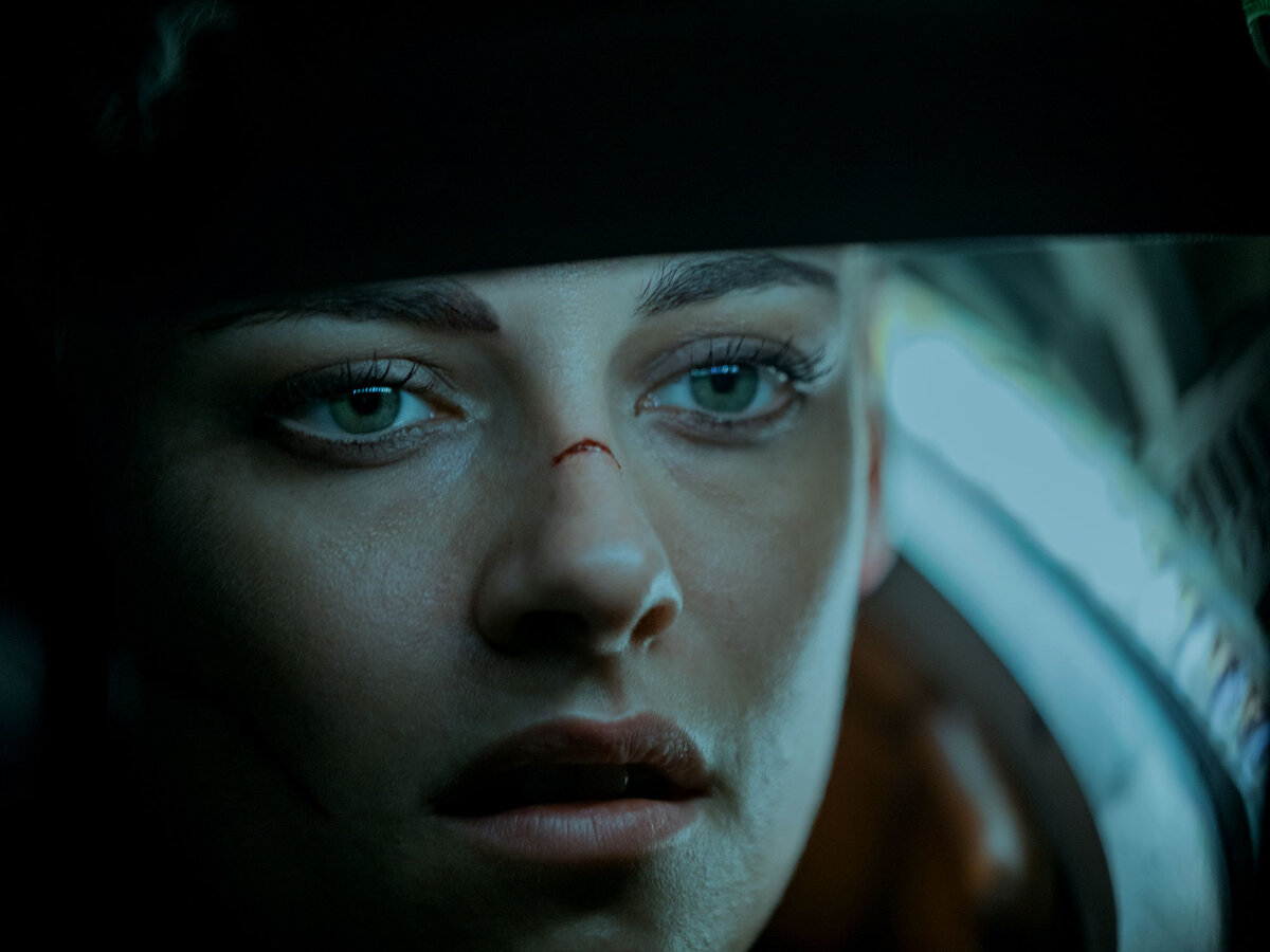 Кристен Стюарт в роли Норы.