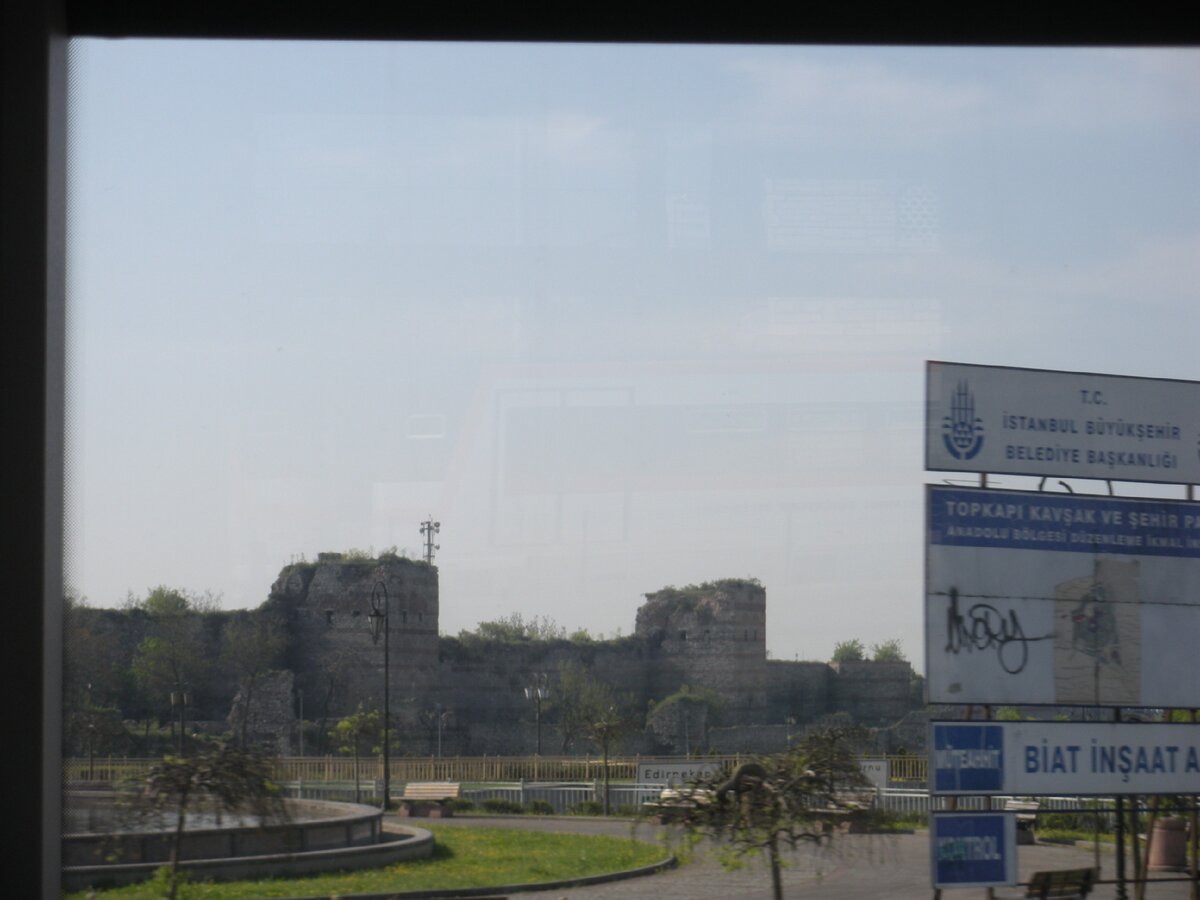 Разрушенные стены Константинополя