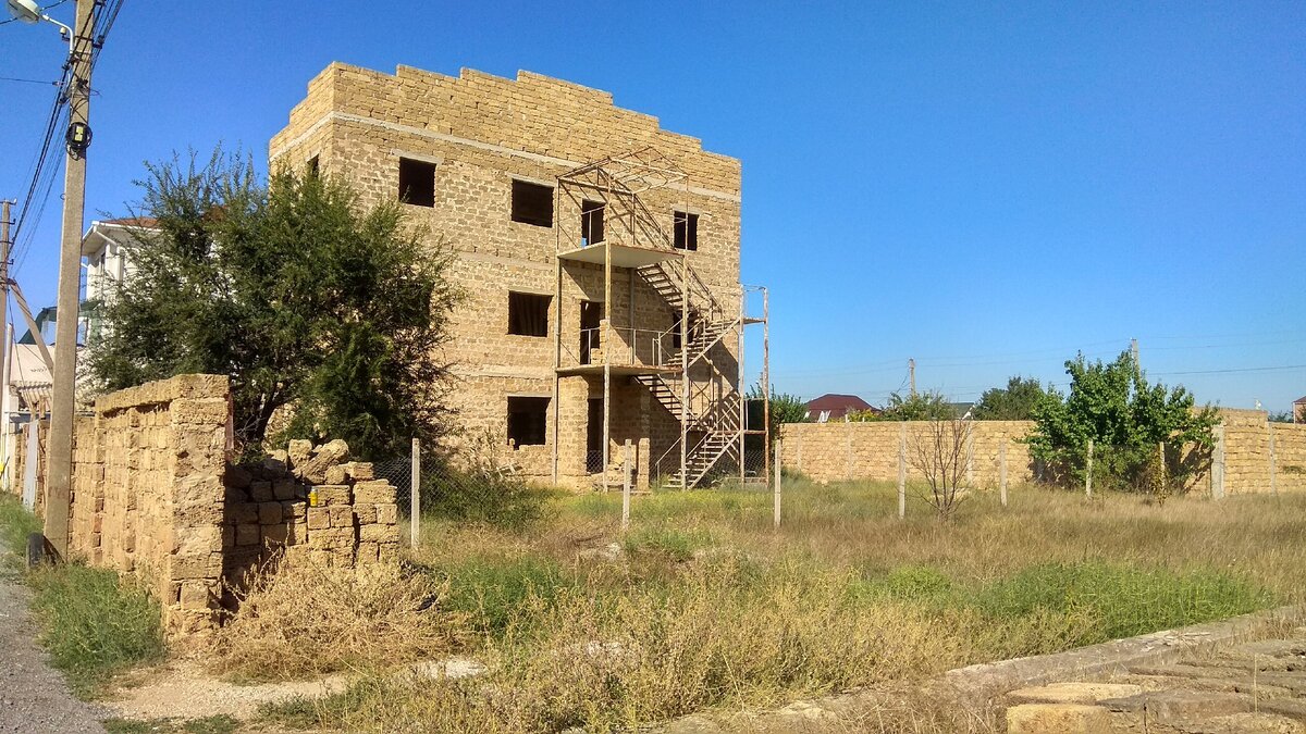 Трехэтажный дом