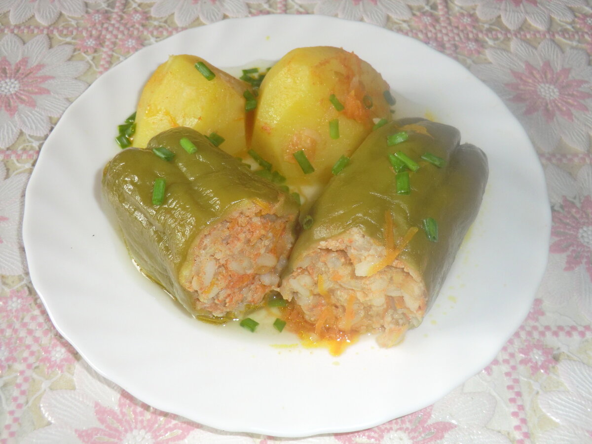 Фаршированный перец с мясом и рисом. Всегда вкусно.