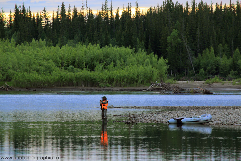 Наш главный рыбак Сергей тестирует устье Белянки. Пока только окунь.