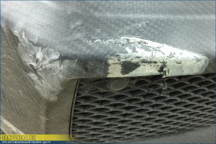 Повреждения бампера из карбона