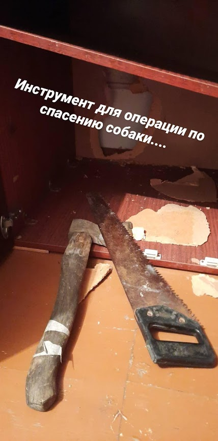 Вот тут на картинке и дырку видно, за словами. Другой фотки нет, это из инстаграма.