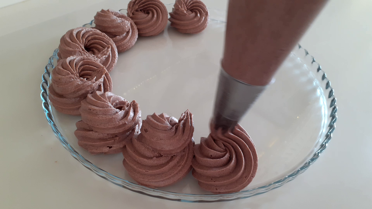 Шоколадный крем для торта - лучшие рецепты для пропитки десерта и украшения