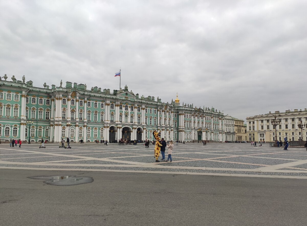 Фото автора канала Здесь и сейчас