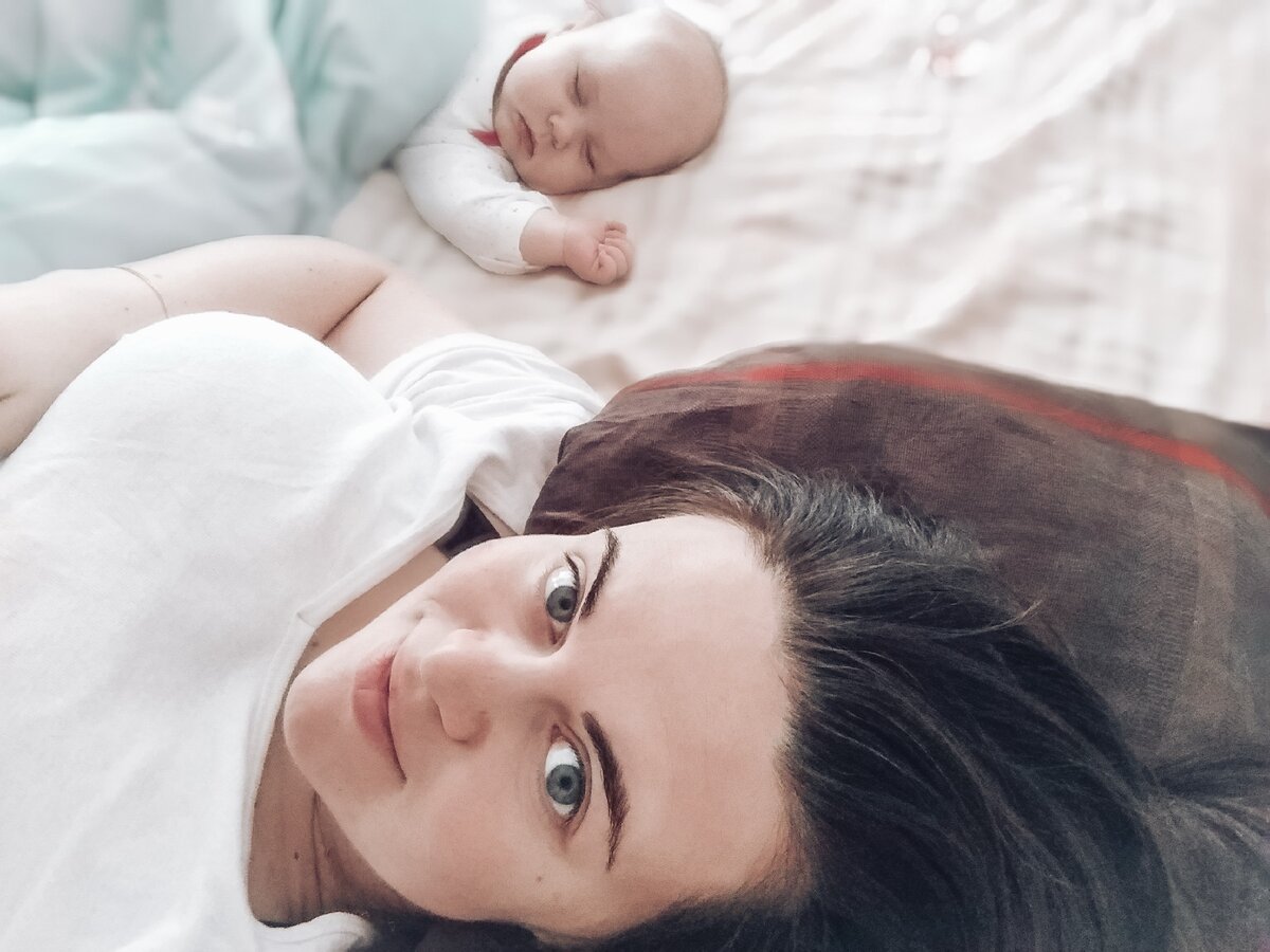 Мама и дочка в дневной сон