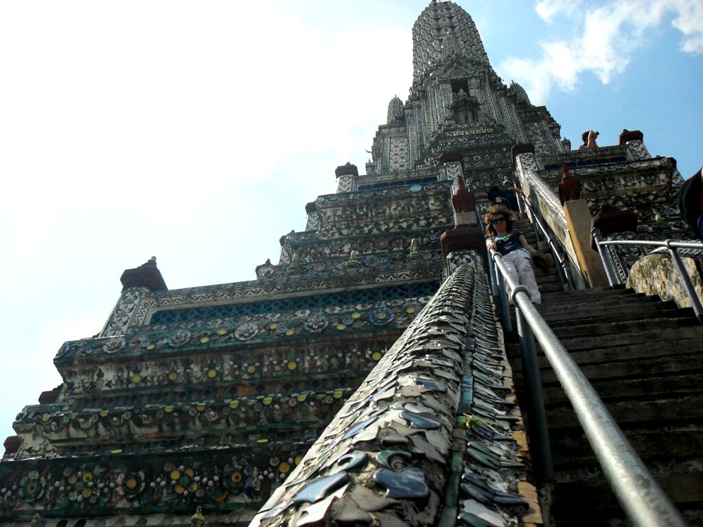 Крутые ступеньки храма