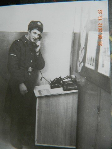 На тумбочке...