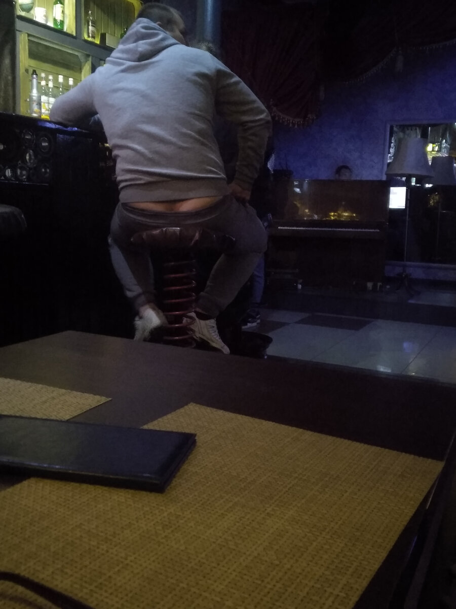 Забавное и отталкивающее одновременно зрелище(((