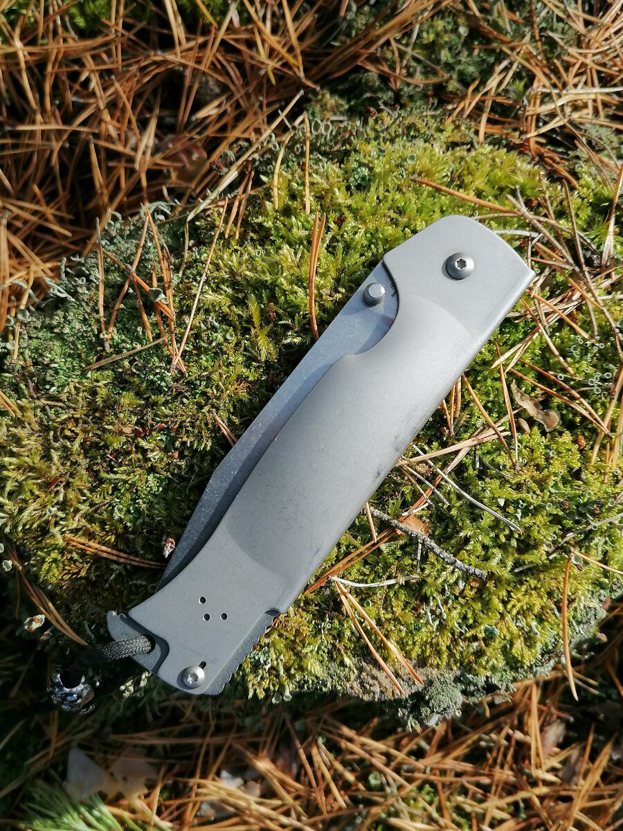 Клипсу можно переставить для левшей