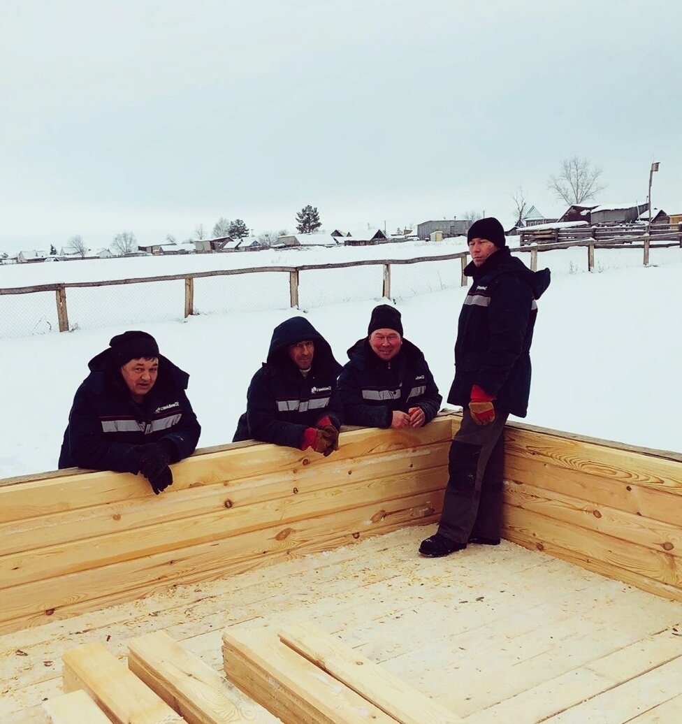 Бригада строителей в ожидании радостной новости о начале работы. Фото так же из открытых источников для иллюстрации статьи