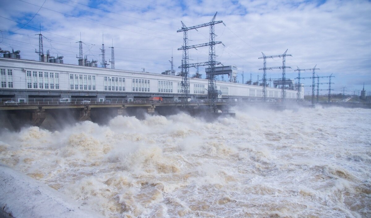 Фото Камской ГЭС взятое из открытых источников сети Интернет для иллюстрации материала.