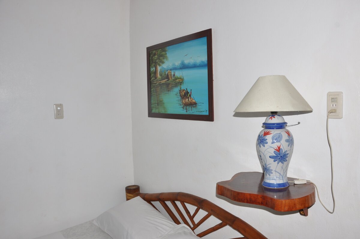 Все фото и видео оригинальные сняты исключительно нами (локация Филиппины) это наше скромное жилье которое нам удалось найти.