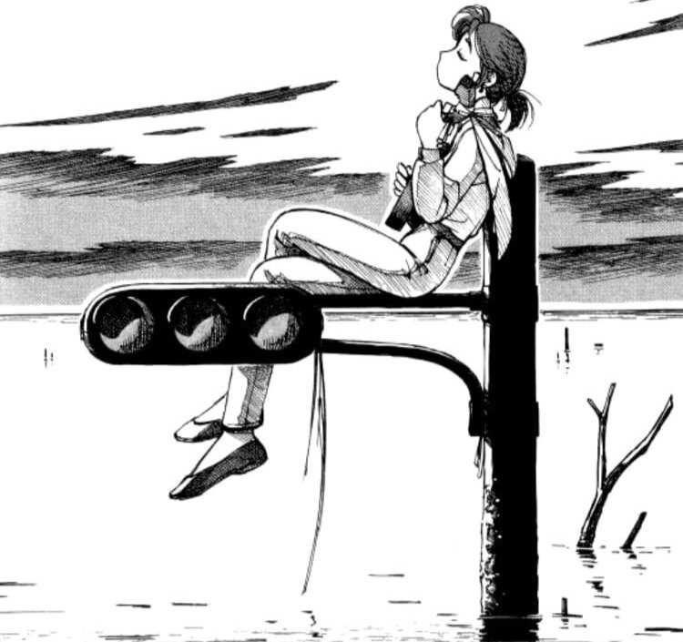 Все что осталось от прежнего мира - столбы, местами торчащие из моря