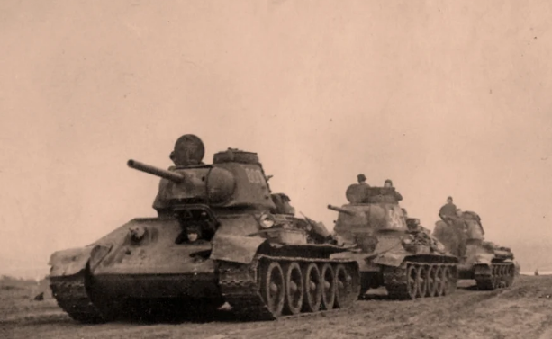 Танки подбитые подольскими курсантами. Танк т-34 76 донской казак. Pz38t 1941. 19 танковая дивизия вермахта на курской дуге. Танковая 19.