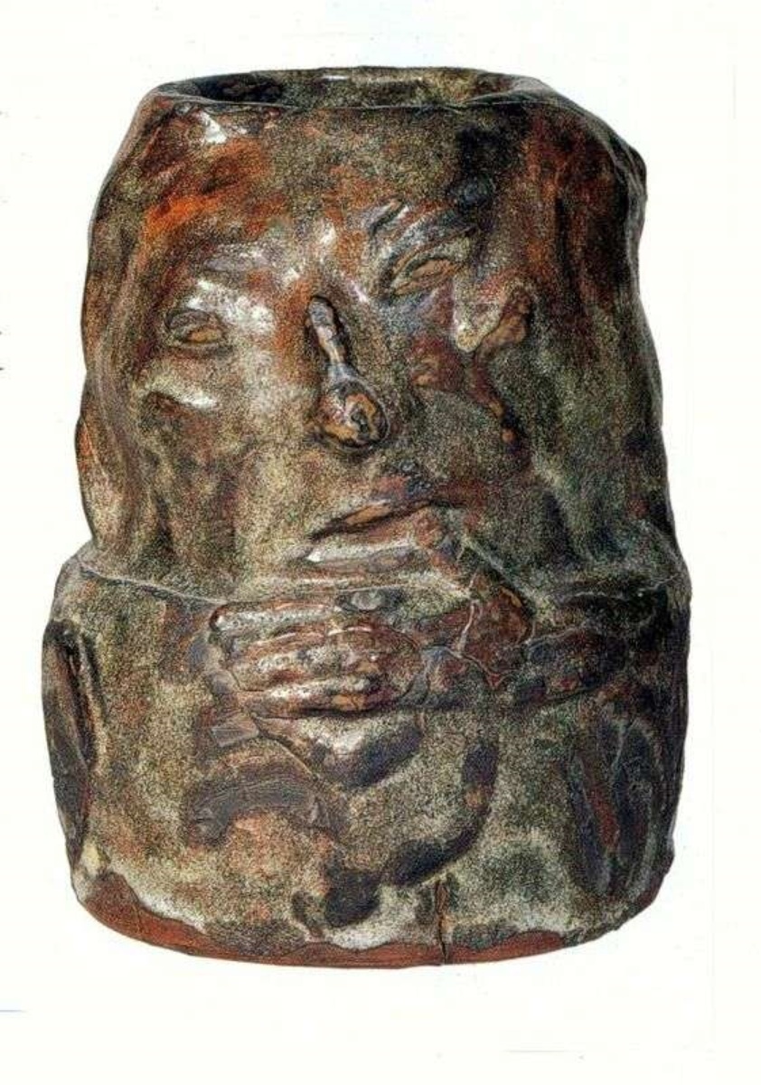 Скульптуры Поль Гогена. Керамика. Замысел в этих фигурках говорит об их пламенности и драматичном характере.