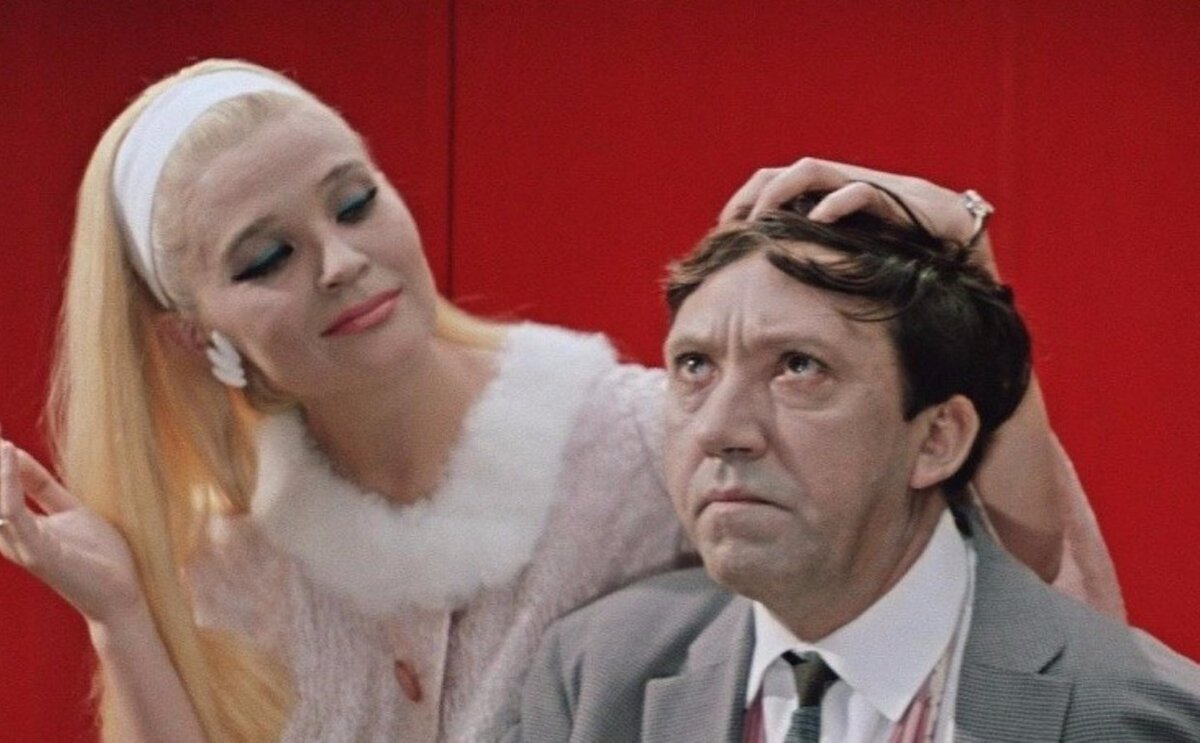 Кадр из кинофильма «Бриллиантовая рука» (1968 г.)