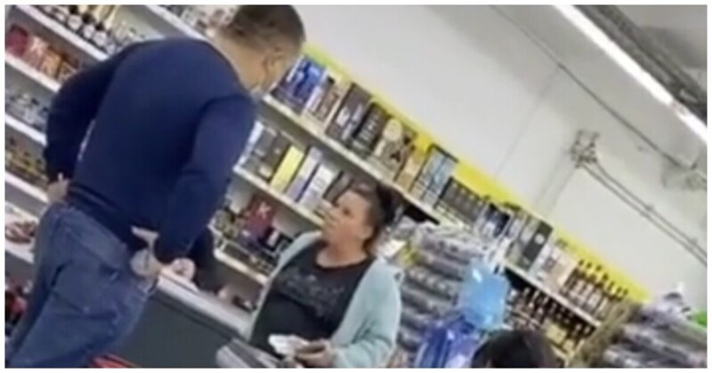 Купил в магазине жидкое мыло,принес его домой соответственно  с другими покупками,и перед тем как разобрать покупки, я достал это жидкое мыло что бы помыть руки.Но я и не подозревал что дозатор нужно прокрутить,что бы он поднялся к верху.Просто это всегда дела моя супруга,доставала раскладывала как ей надо,ну по ее феншую ! Я один раз полез, не туда поставил,да еще не те флаконы! В итоги я не когда не совался.И что в итоги: Как я не старался нажимать, мыло не потекло! Я быстренько собрался в магазин что бы поменять это бракованное мыло.А то супруга придет что что я ей скажу?  Магазин хорошо находился в двухсот метров от дома ,  и всю дорогу пока я шел , пытался выдавить это мыло. Уже в магазине я также встал в очередь к тому продавцу  у которого пробивал этот товар.Пока стоял в очереде так уже злостно как бы привлекая хотел показать что товар бракованный .  Даже смотрю что старший продавец уже направлялся к нашей кассе. Доходит очередь до меня. Я демонстративно показываю что этот товар не работает нажимаю, да еще так громко говорю: ВОТ СМОТРИТЕ !!!! И мыло мое потекло!!!К этому моменту подошел уже старший продавец и поинтересовался :Что случилось? На что ей продавец и отвечает: Вон всю очередь отстоял показать как мыло течет ! У меня на тот момент небыло слов т. к я понимал как глупо и смешно это выглядело. Ну потом я объяснил все смеялись долго. И как не прихожу в магазин за покупками мея на кассе все подкалывают:НУ КАК ТЕЧЕТ!!!!