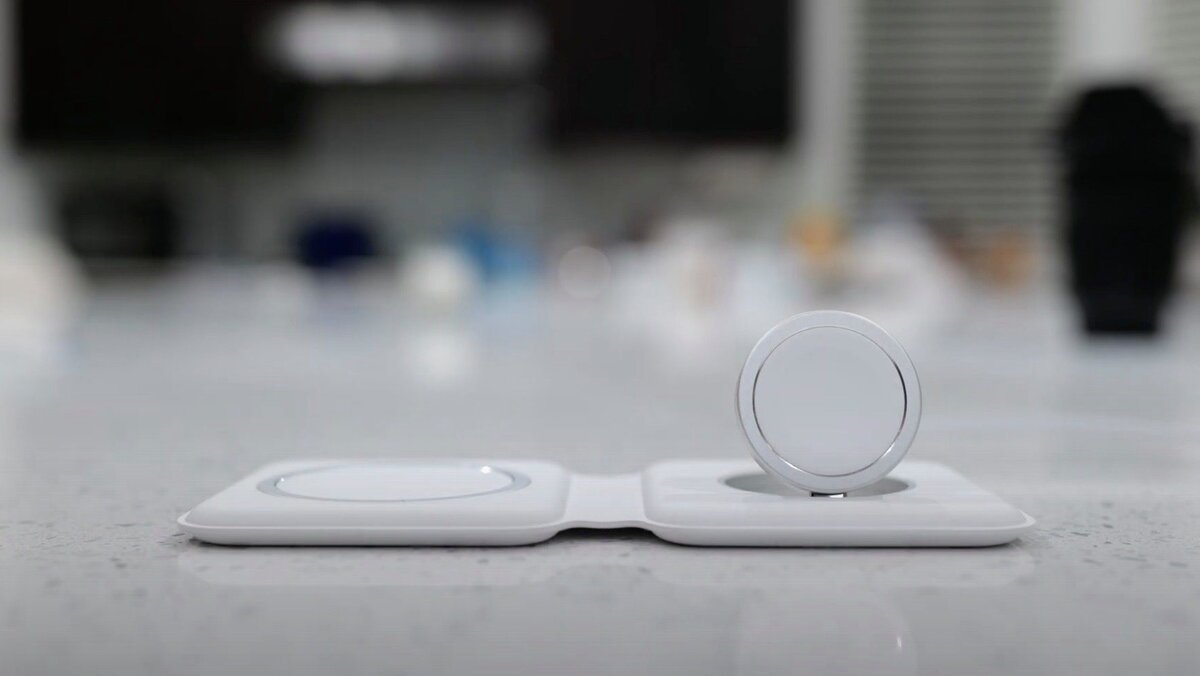 MagSafe Duo стоит очень дорого 
