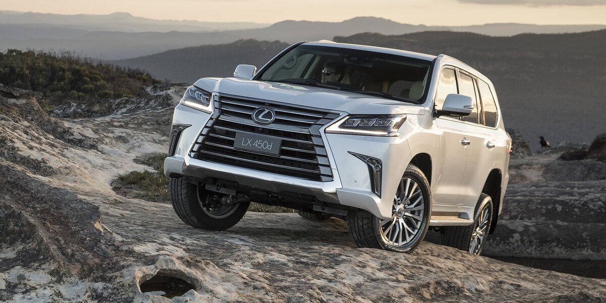 Lexus LX 450d автомобиль, оснащенный турбодизелем V8 4.5 мощностью 272 л. с. и шестиступенчатым «автоматом», предлагается по цене 6 665 000 рублей.-2