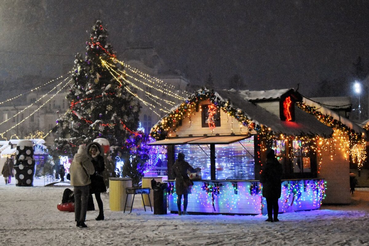 Так украшают наш город Орел.  Листайте галерею. фото с yandex.картинки