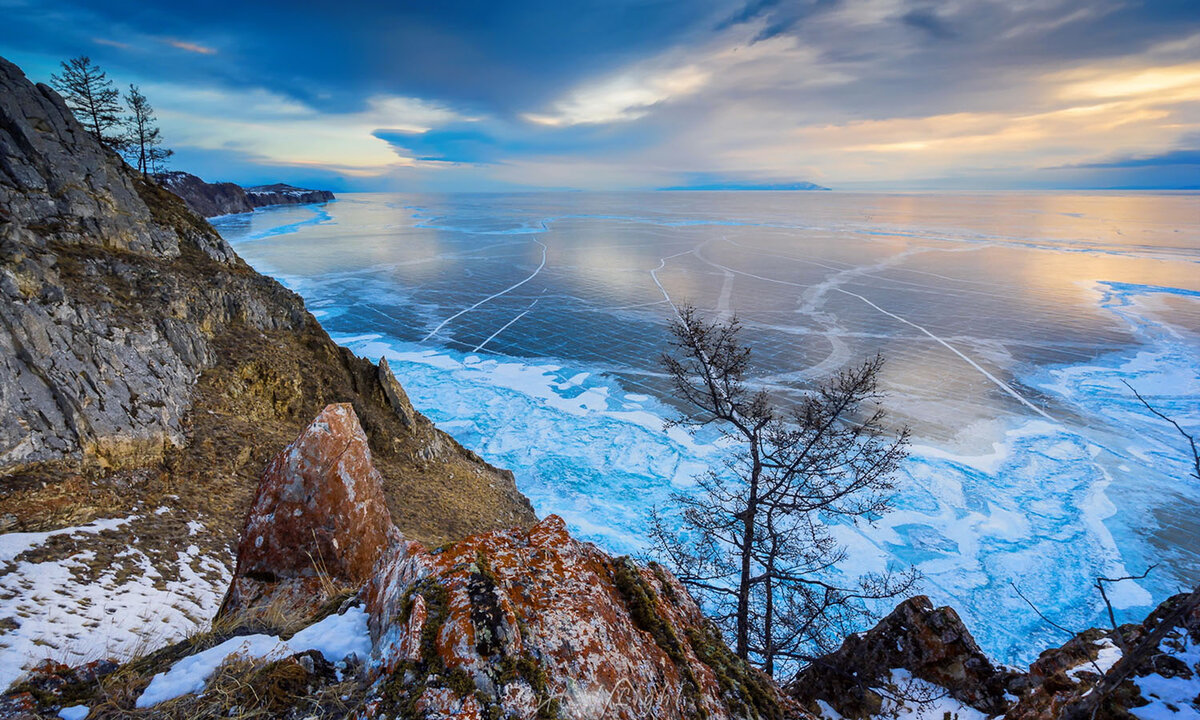 о. Байкал зимой. Фото из яндекс.фото