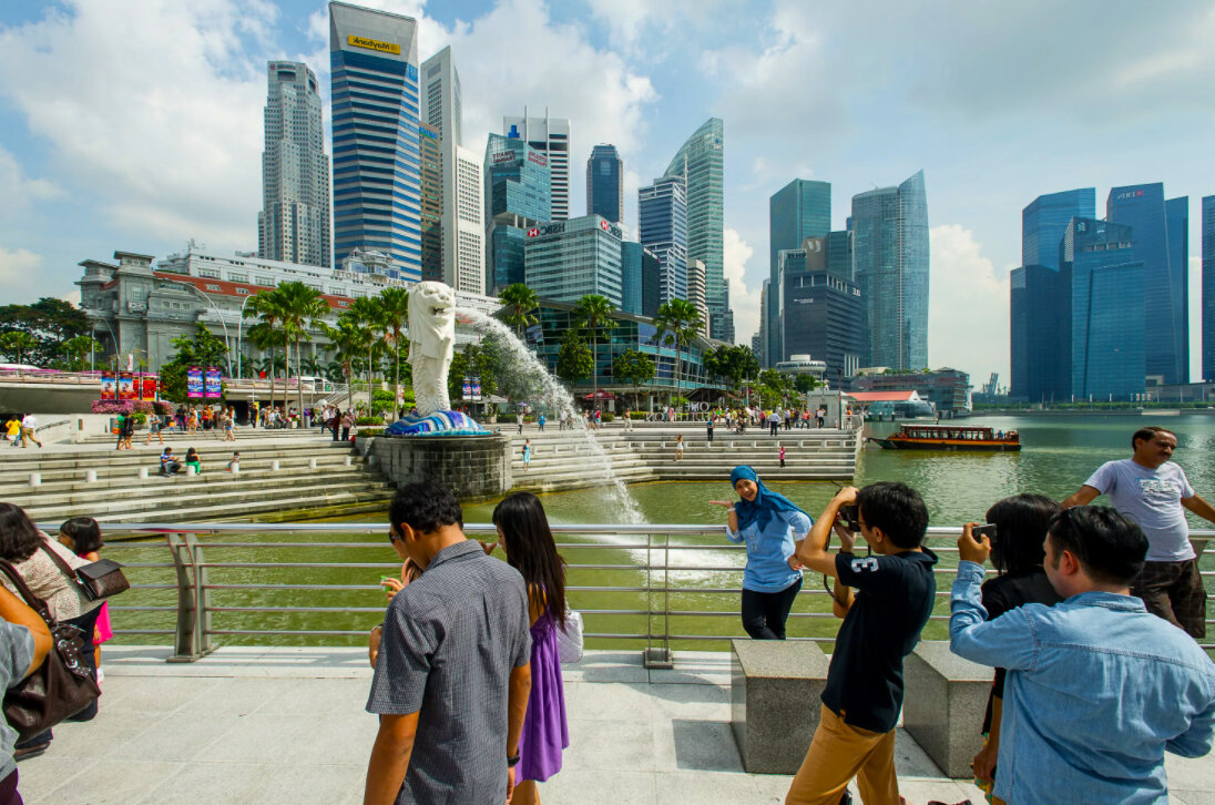 Интересные города для туризма. Парк Мерлиона в Сингапуре. Сингапур туристический. Сингапур Travel. Сингапур туристы.