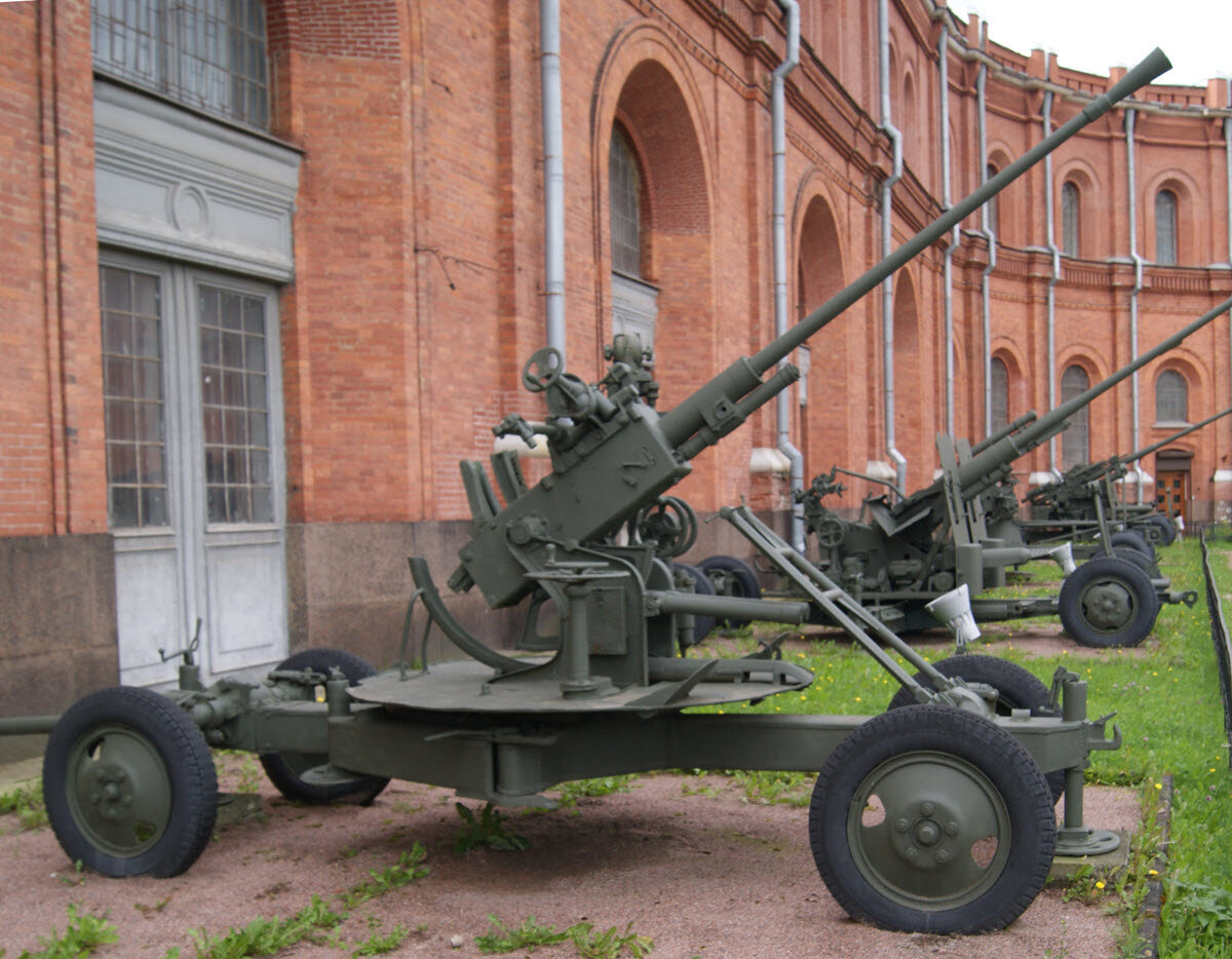 37-мм автоматическая зенитная пушка образца 1939 года во дворе Военно-исторического Музея артиллерии, инженерных войск и войск связи в Санкт-Петербурге.