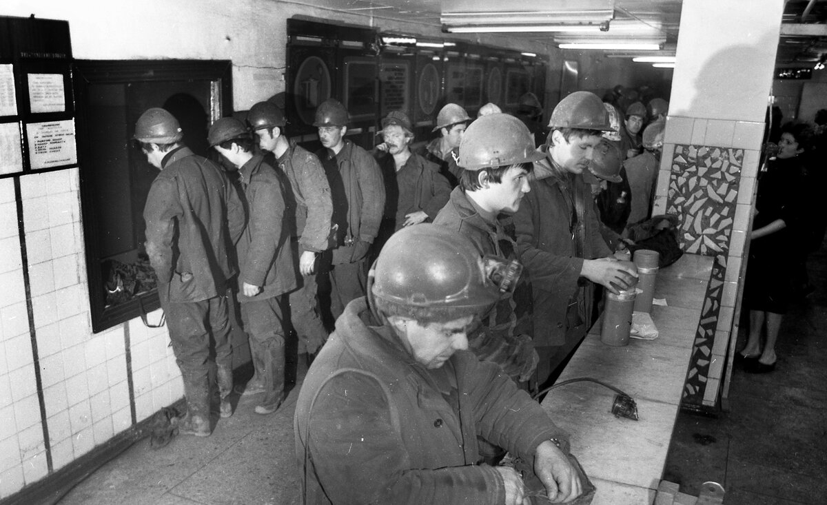 Перед спуском в шахту.