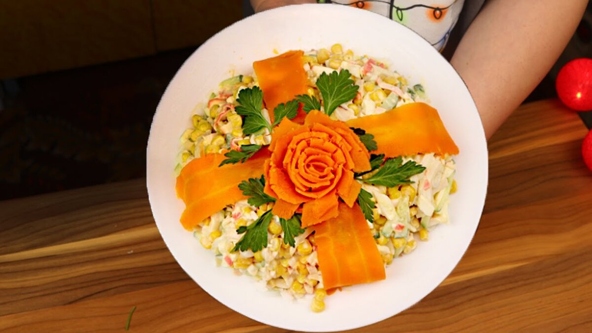                                      Вот такой красивый салатик с кальмарами получился