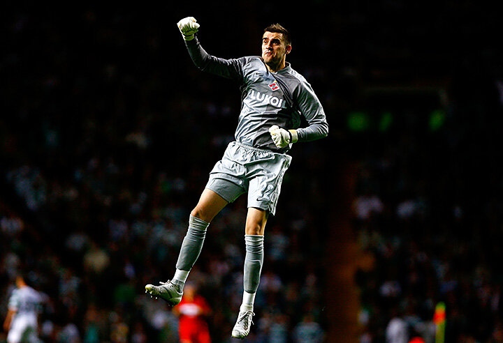 Ковалевски, Плетикоса, Дикань. Можно выбирать любого. Все трое любимы фанатами и все трое играли за «Спартак» меньше, чем болельщикам (да и им самим) хотелось. По разным причинам. Один мужчина стал ошибаться. Второй поздно пришел в клуб. У третьего – самая странная причина разрыва со «Спартаком». Плетикосу поразил особый вирус. До того, как расправиться с целым поколением русских футболистов, лимит опрокинул российские карьеры нескольких заметных иностранцев. Плетикоса – в их числе.