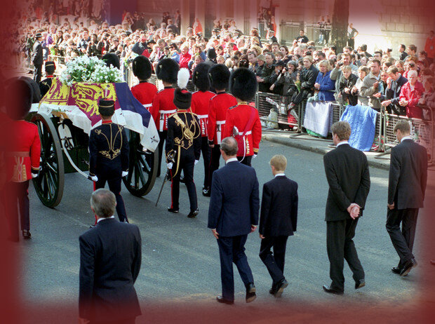 Шествие в день прощания с Дианой